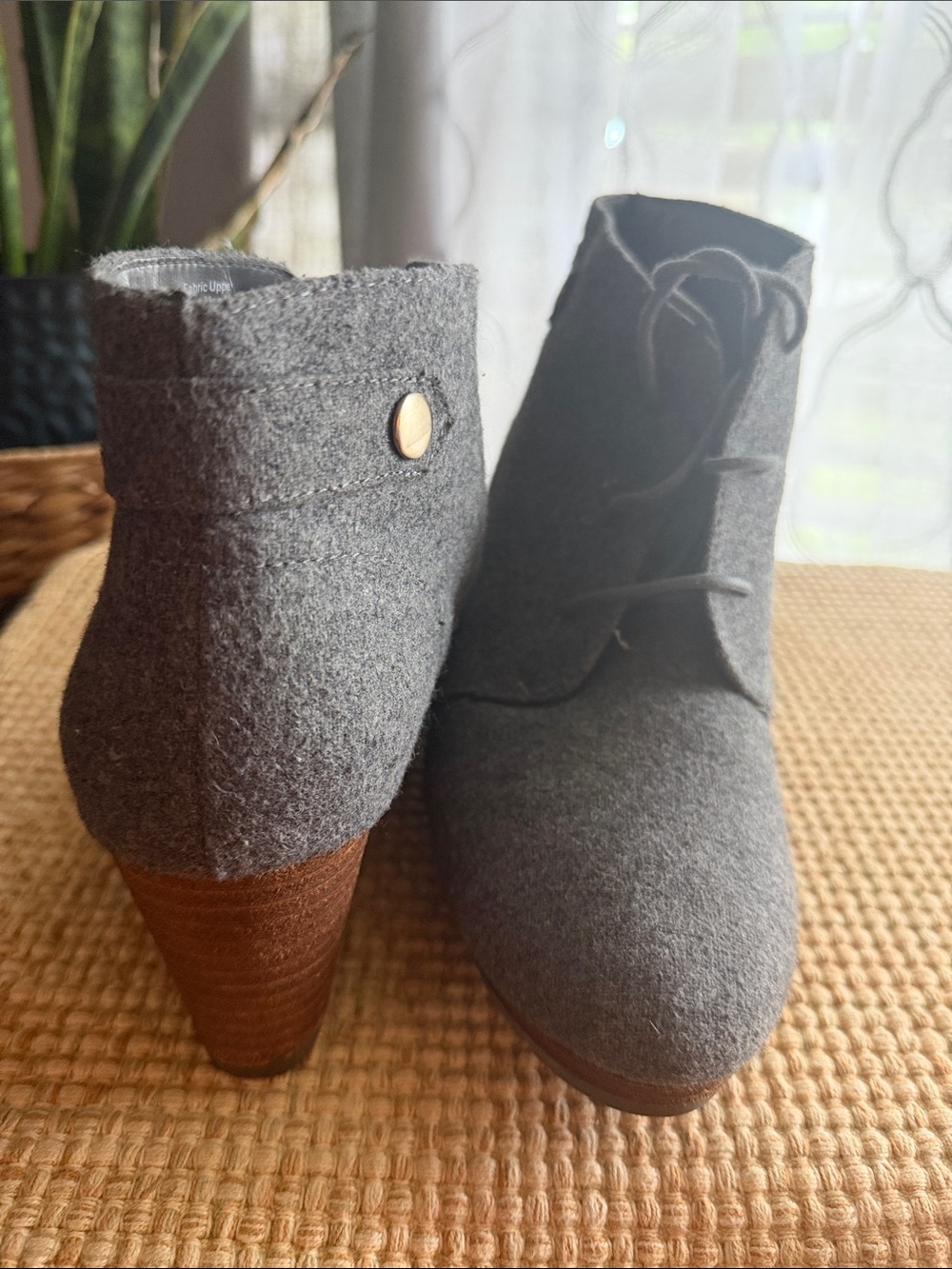 Dr. Scholl's Gray Felt Lace-Up Ankle Boots